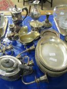 MIXED LOT OF SILVER PLATED WARES TO INCLUDE CANDELABRA, CANDLE STICKS, HOT WATER JUGS ETC