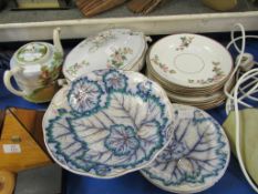 MIXED LOT CONTAINING PLATES WITH FLORAL DETAIL, TUREEN, TEA POT AND PEDESTAL DISH AND PLATES (QTY)