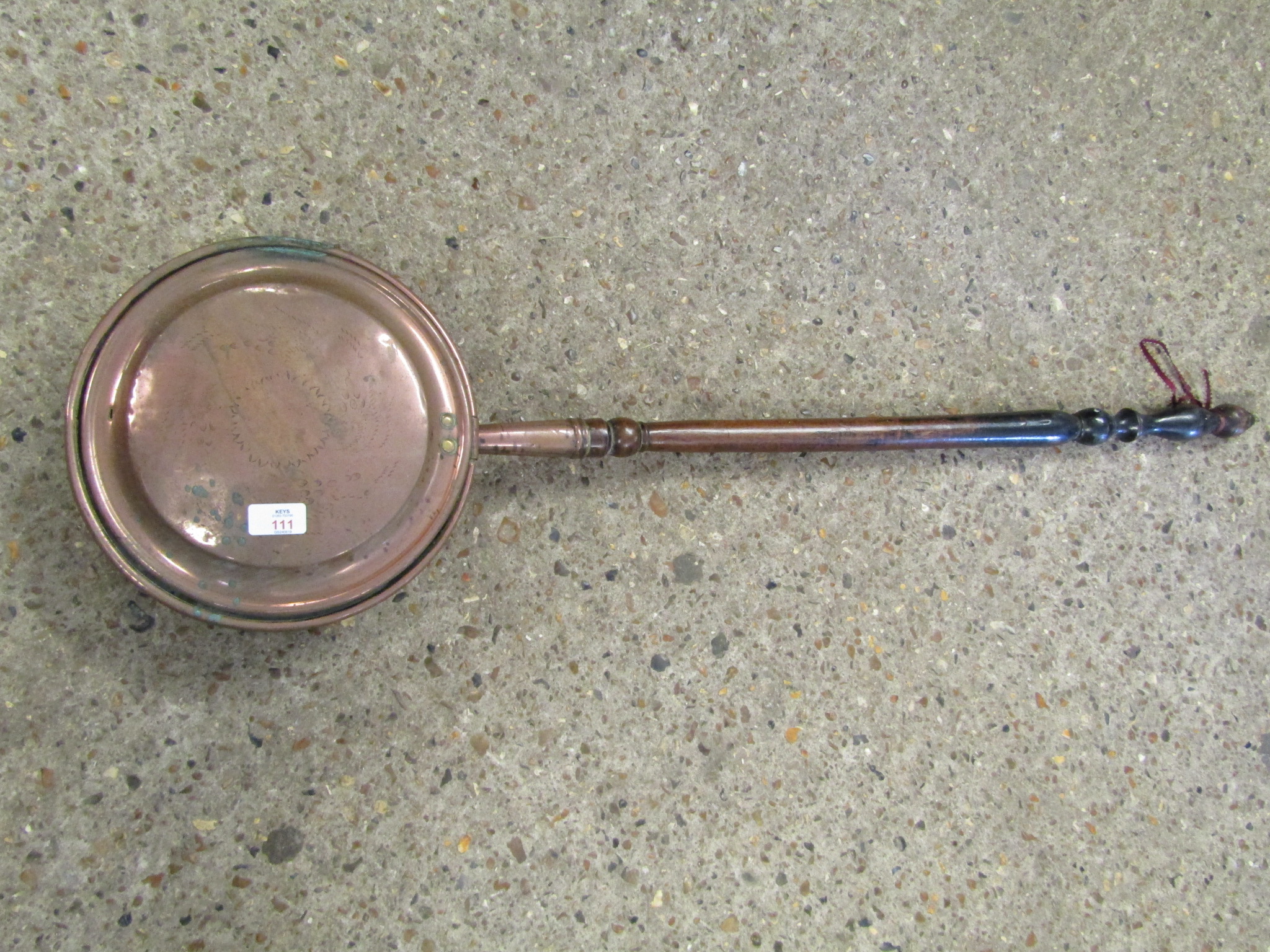 COPPER BED PAN WITH TURNED HANDLE