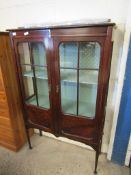 EDWARDIAN MAHOGANY AND INLAID DOUBLE DOOR DISPLAY CABINET ON TAPERING SQUARE SPADE FEET