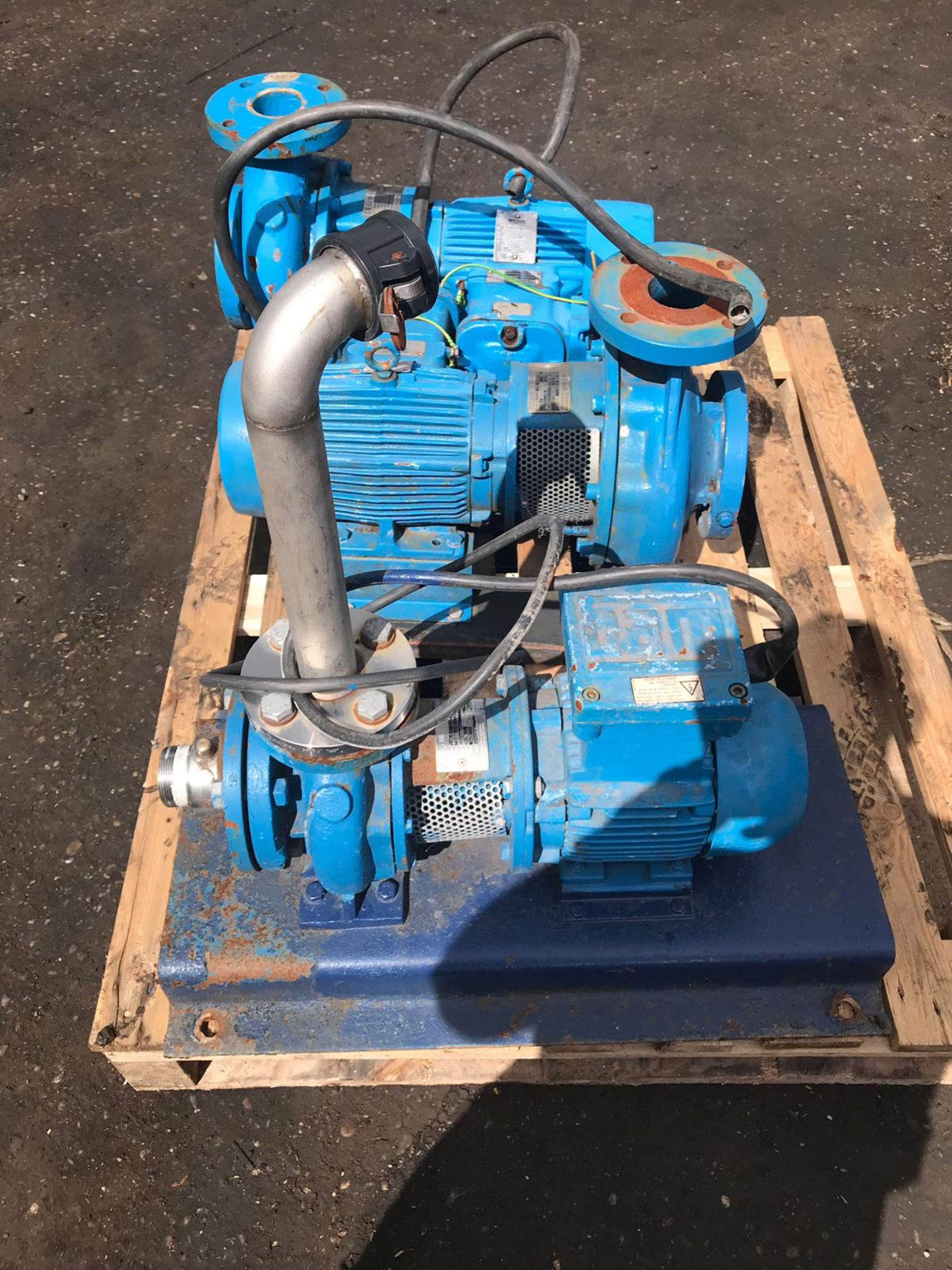 3x electric Motors with water pumps - Image 2 of 11