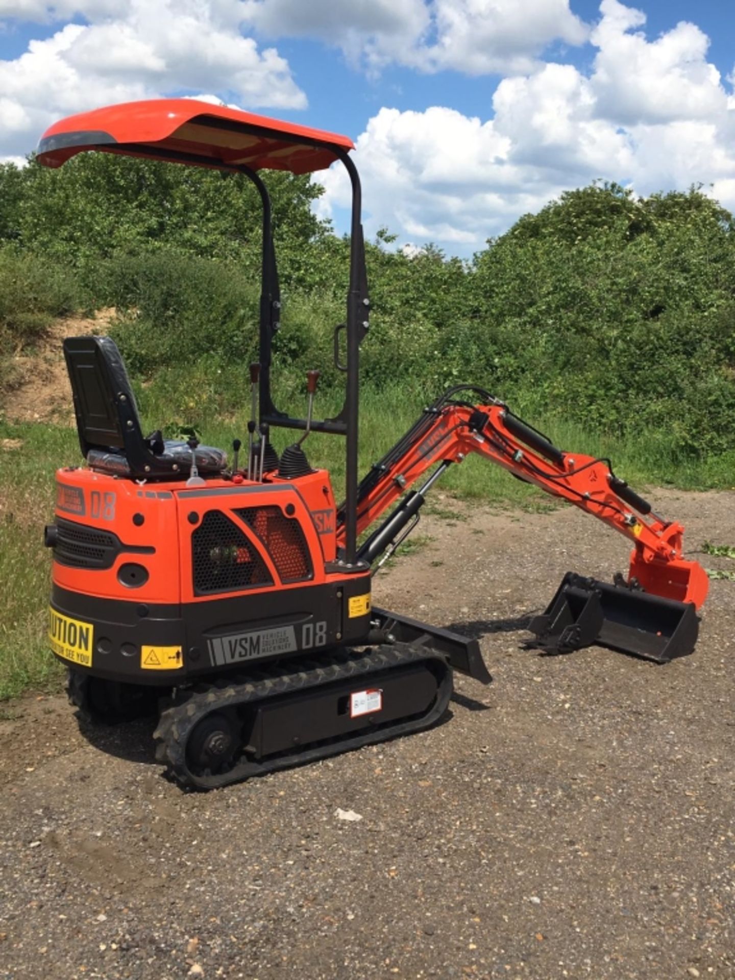 800 kg Mini Digger - as new - Image 3 of 14