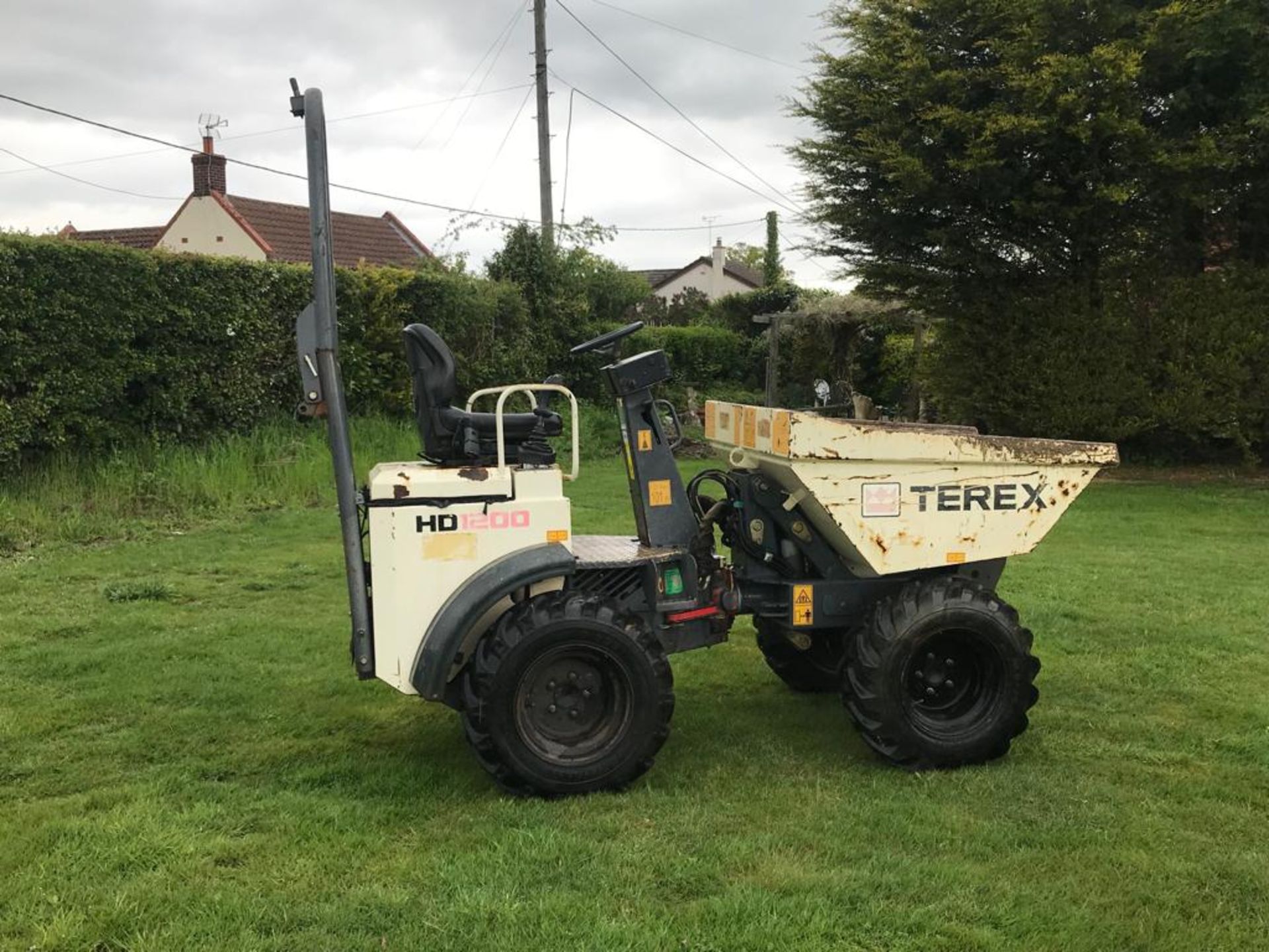 Terex HD1200 High-Tip sjip loading Dumper