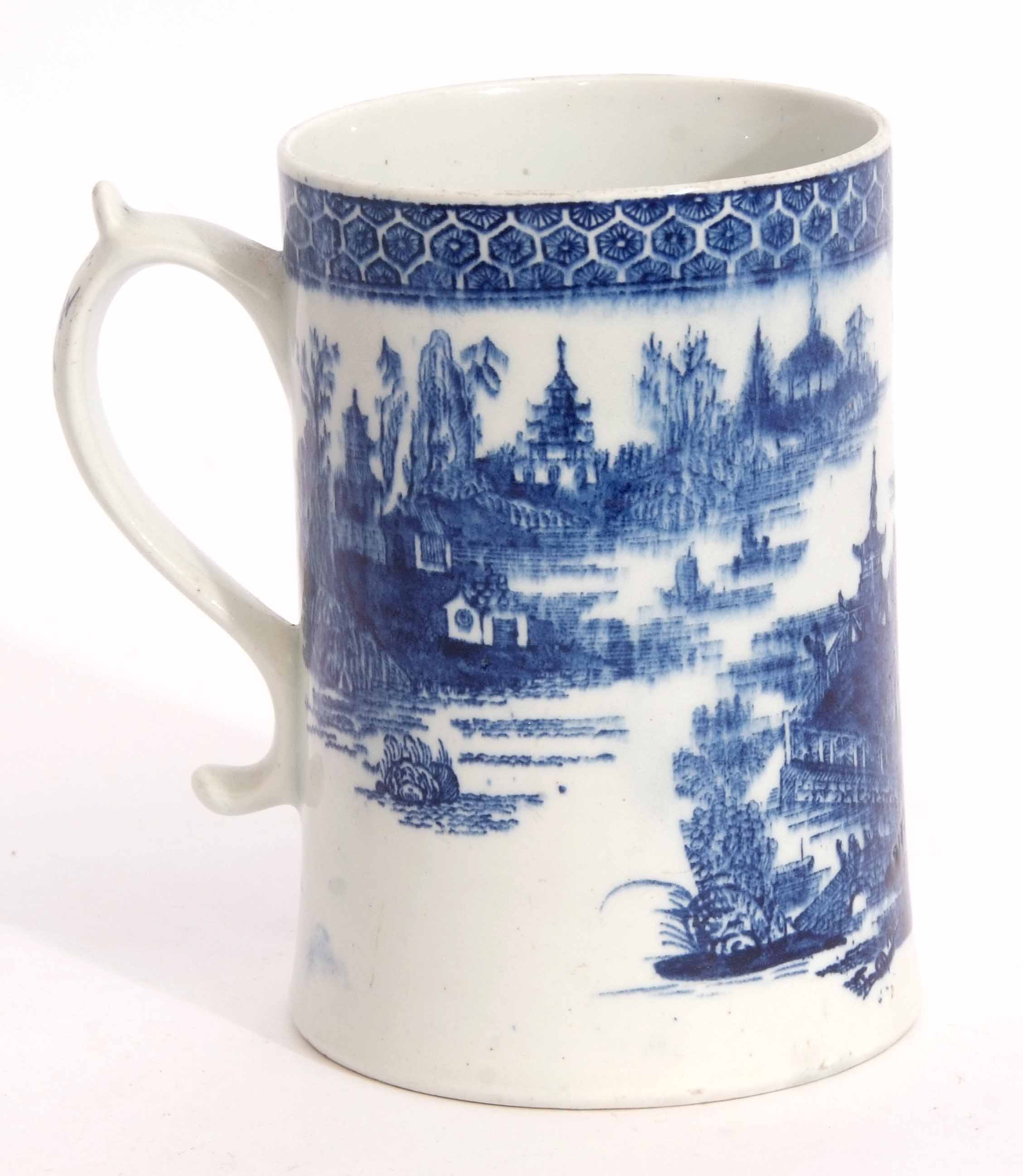 Impressive large Lowestoft tankard, circa 1780, printed in underglaze blue with the so-called temple - Image 3 of 4