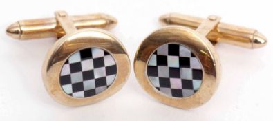 Pair of mother of pearl and onyx chequerboard design cuff links, circular panels in 375 stamped