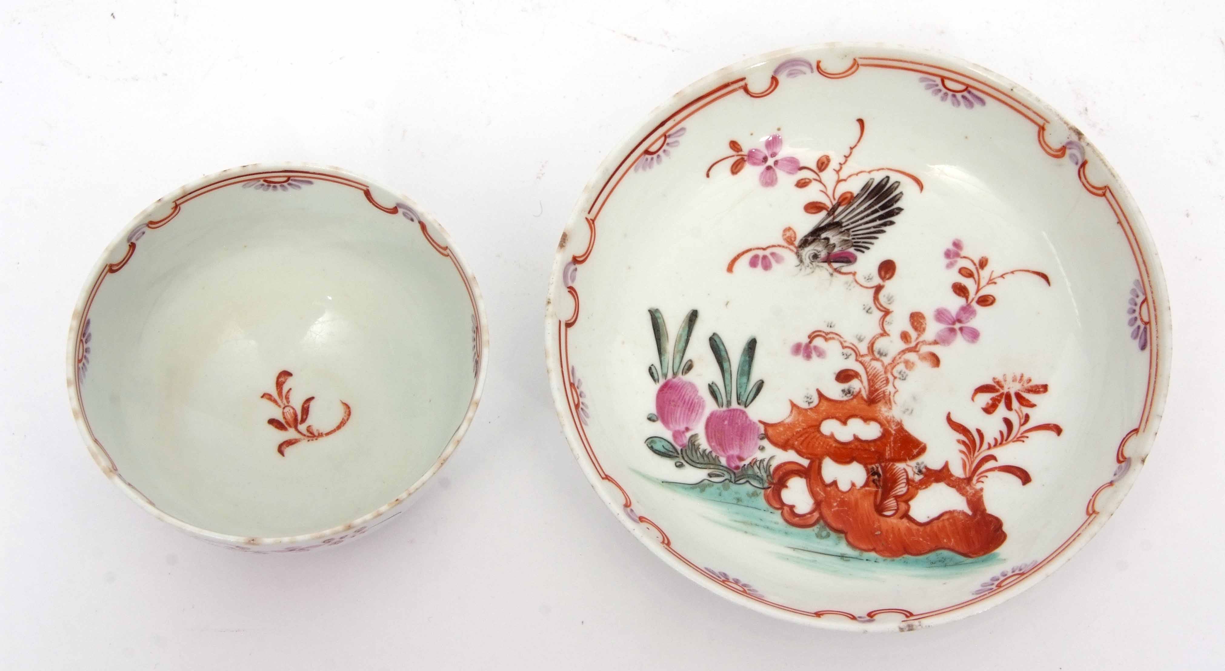 Lowestoft tea bowl and saucer in polychrome decoration in the so-called blackbird pattern, the - Image 2 of 3