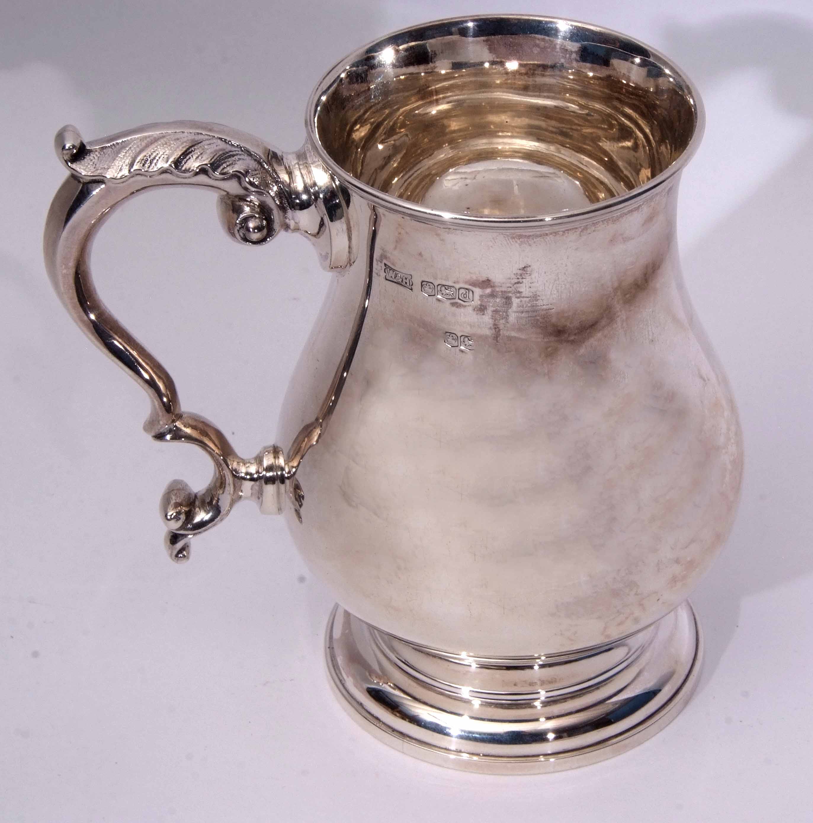 George V baluster tankard of polished form with reeded rim and leaf capped C-scroll handle on a - Image 2 of 2