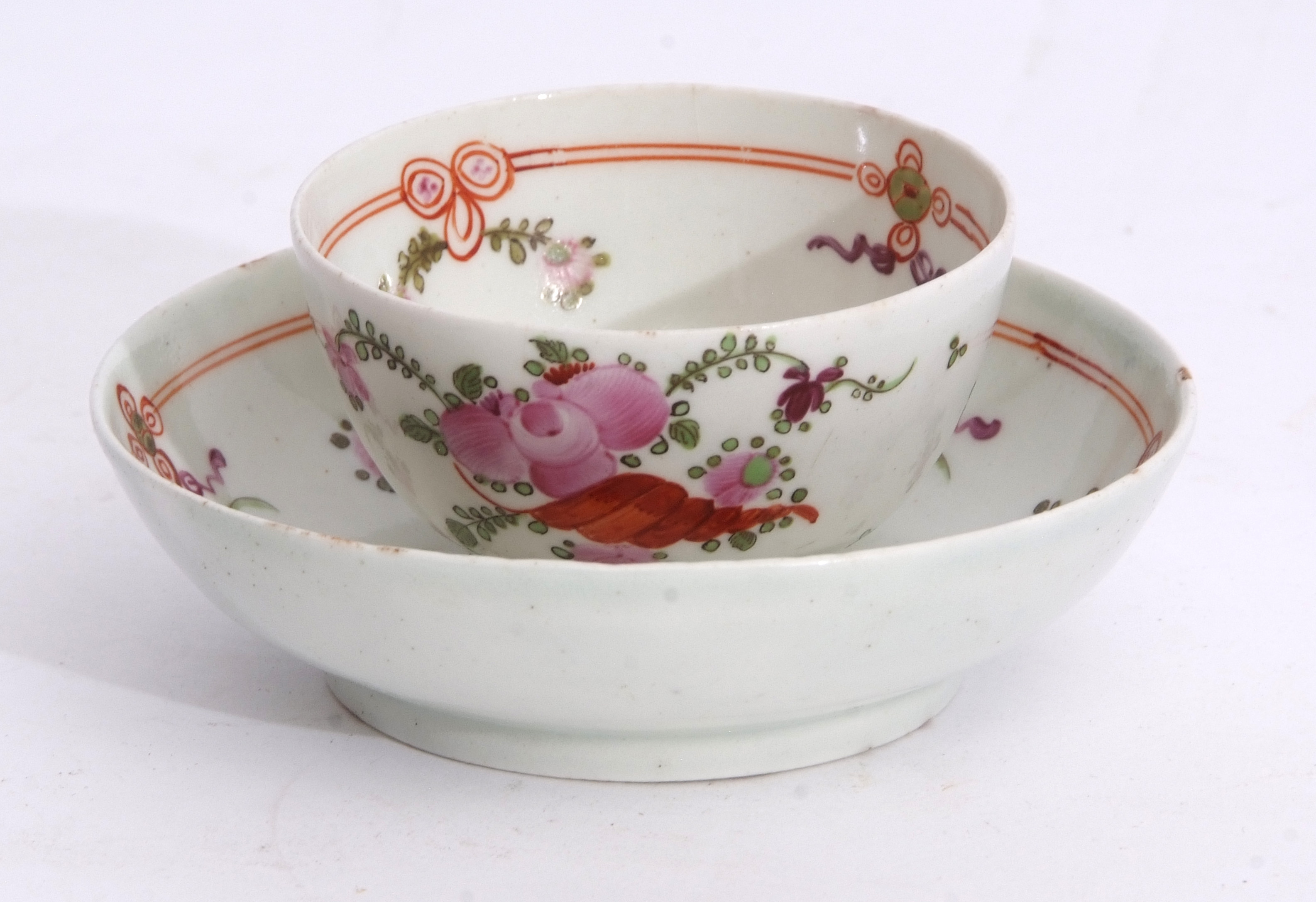 Lowestoft tea bowl and saucer circa 1780, decorated in Curtis style with a cornucopia and floral - Image 4 of 4