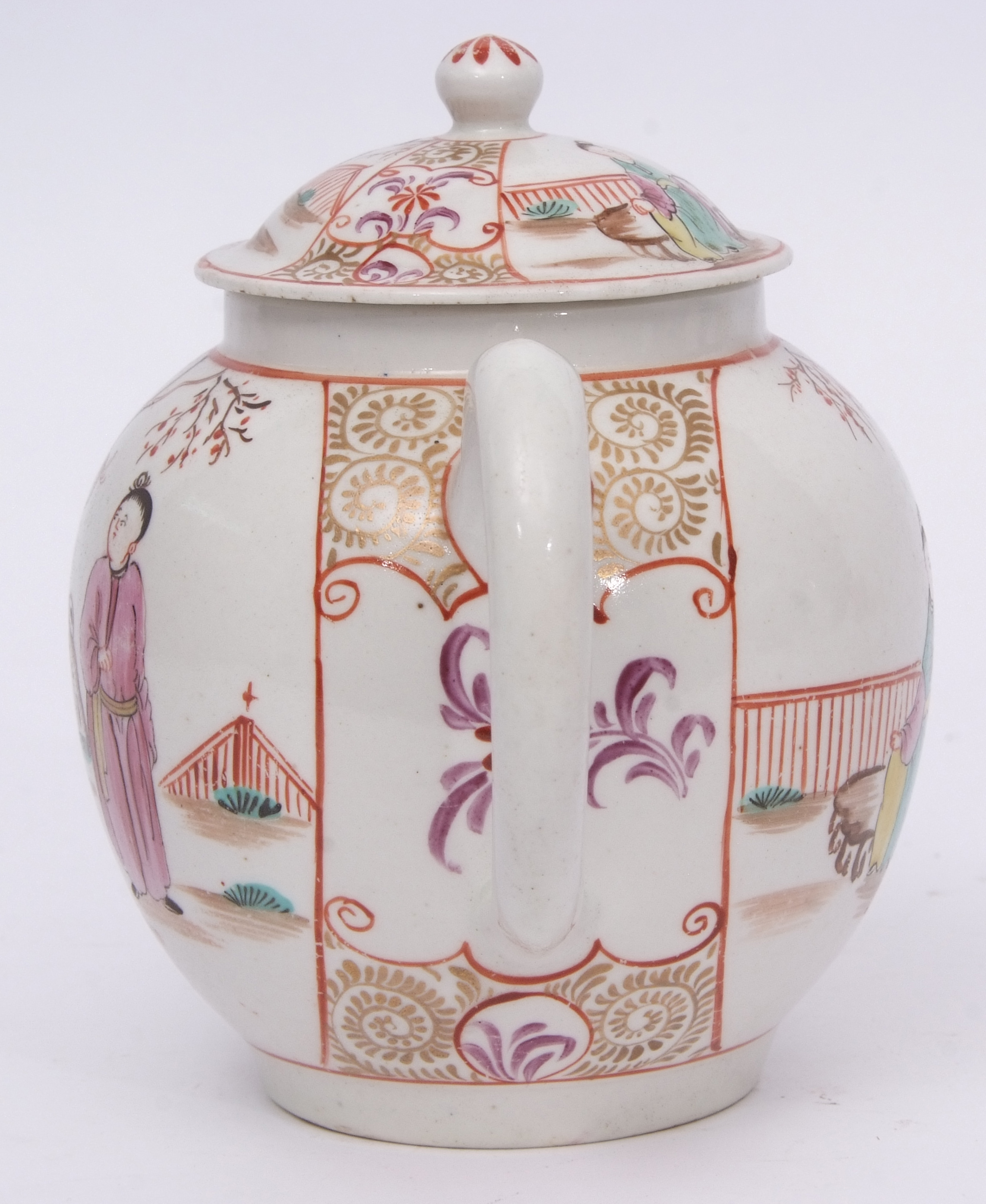 Lowestoft tea pot and cover, circa 1780, decorated in polychrome with chinoiserie scenes within gilt - Image 2 of 7