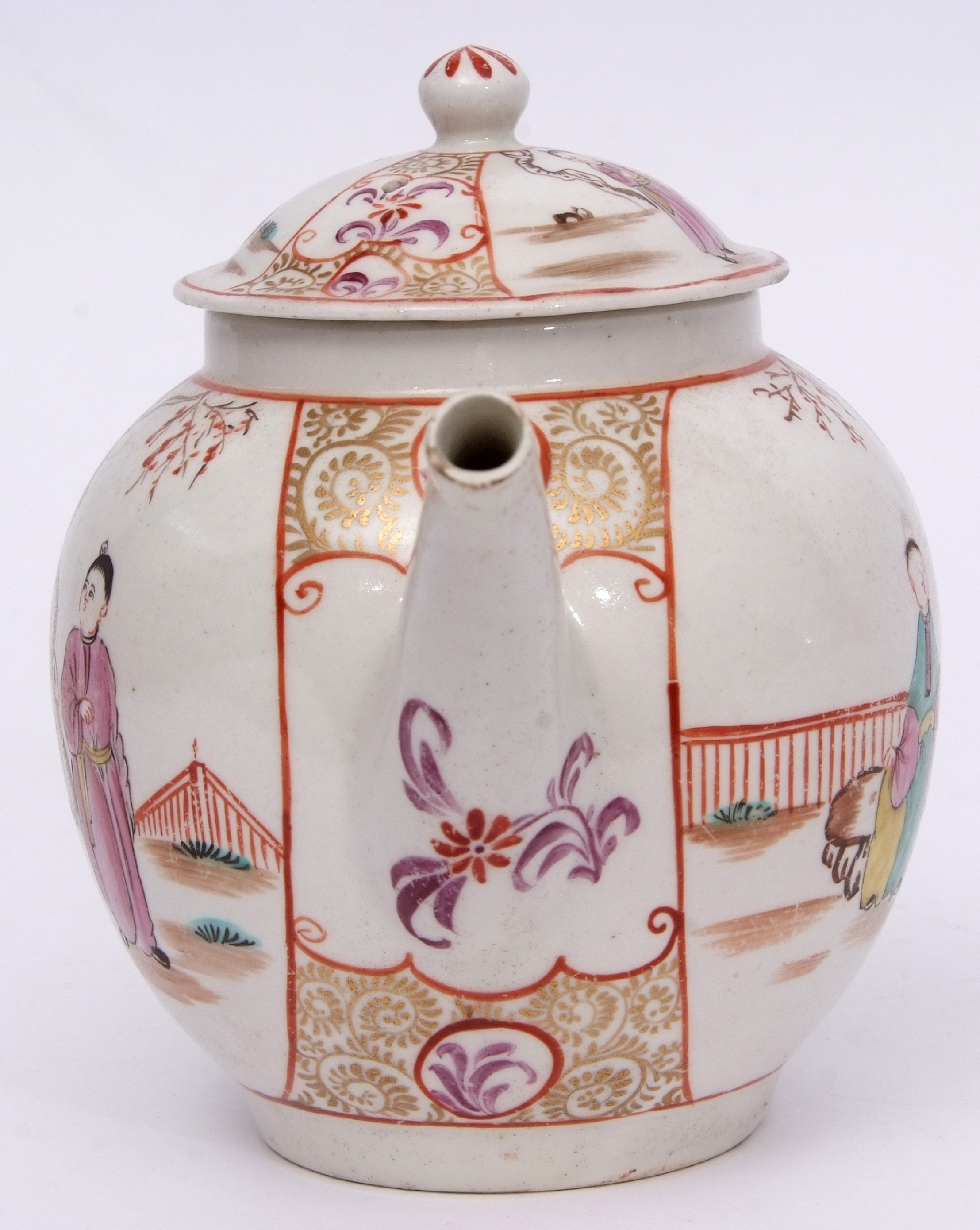 Lowestoft tea pot and cover, circa 1780, decorated in polychrome with chinoiserie scenes within gilt - Image 4 of 7