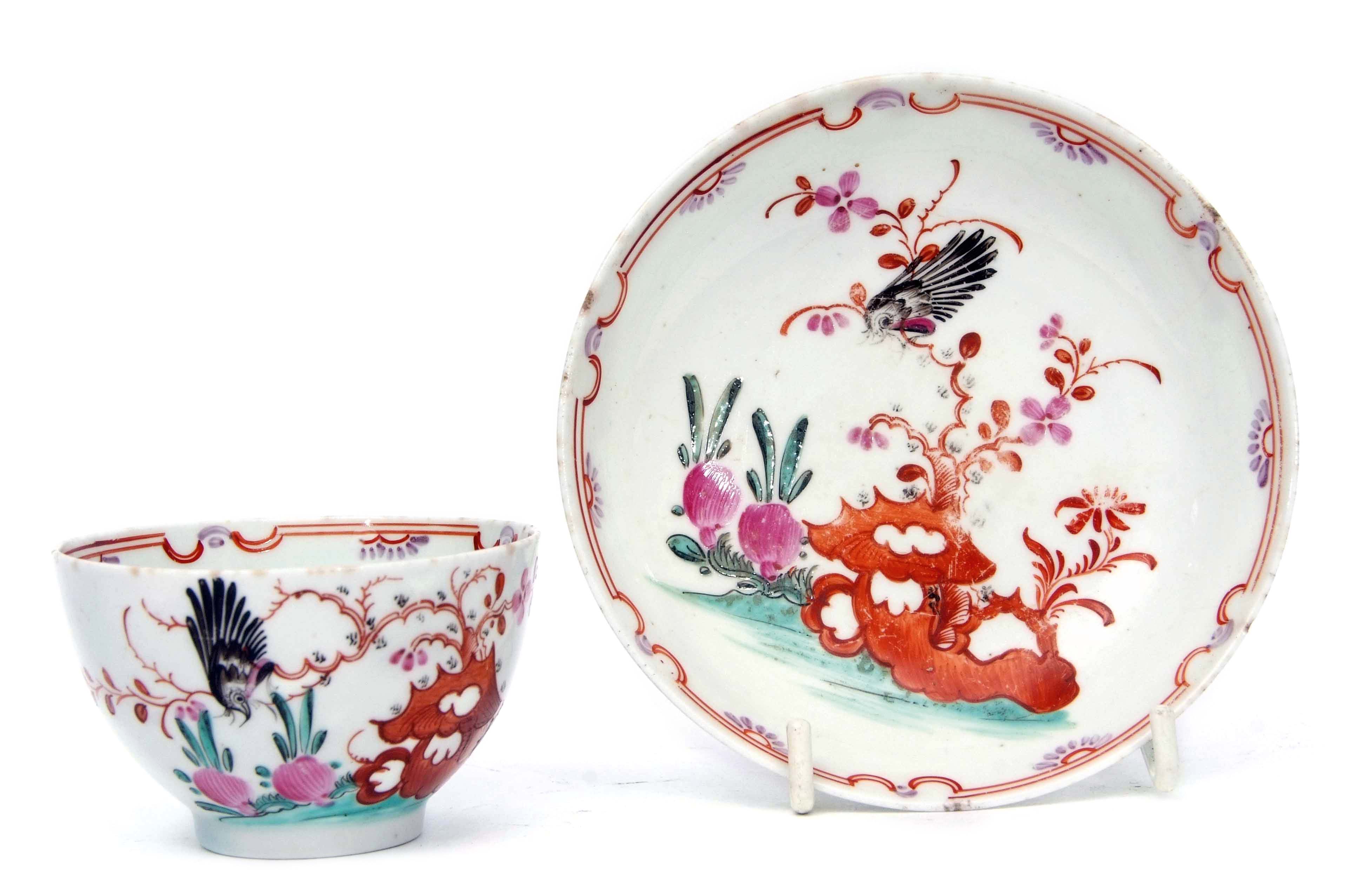 Lowestoft tea bowl and saucer in polychrome decoration in the so-called blackbird pattern, the