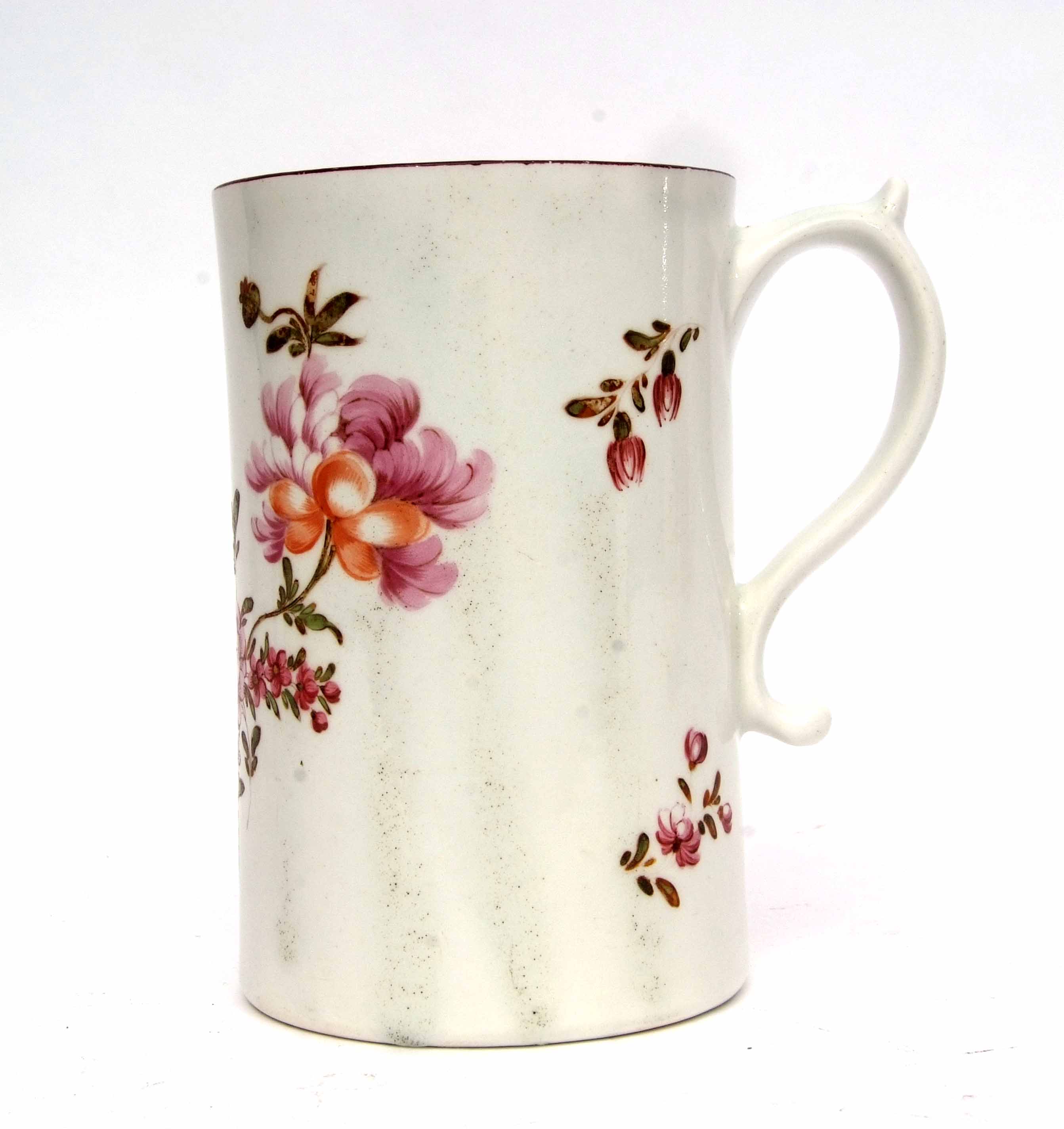 Fine Lowestoft cylindrical mug painted by the Tulip painter, circa 1775, with scroll handle - Image 3 of 4