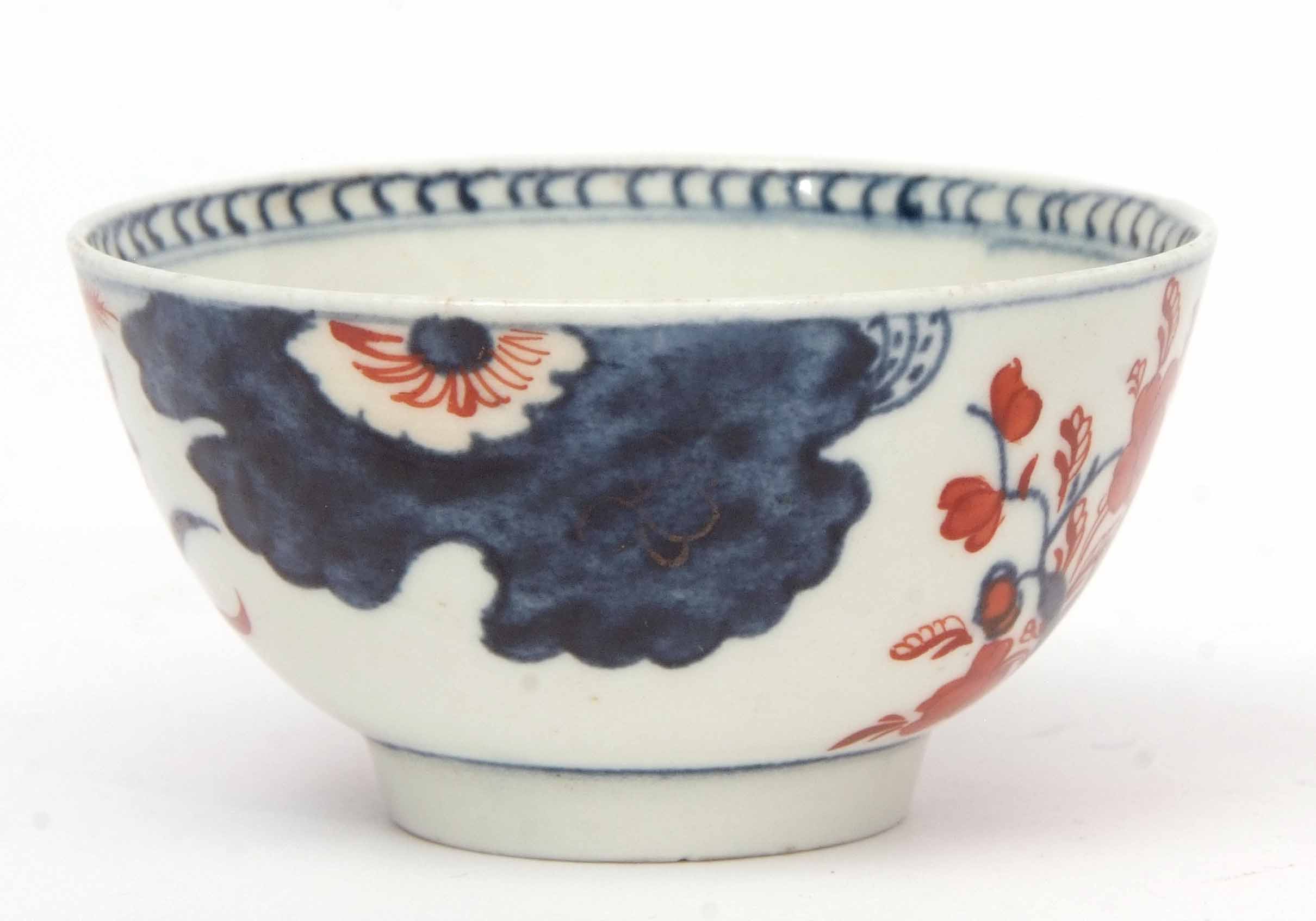 Unusual Lowestoft porcelain tea bowl and saucer with an Imari type tobacco leaf design in iron red - Image 3 of 5