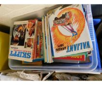 BOX CONTAINING MIXED CHILDREN S ANNUALS TO INCLUDE VALIANT, SKIPPY ETC