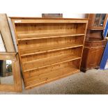 STAINED PINE FRAMED OPEN FRONTED THREE FIXED SHELF BOOKCASE WITH PANEL BACK