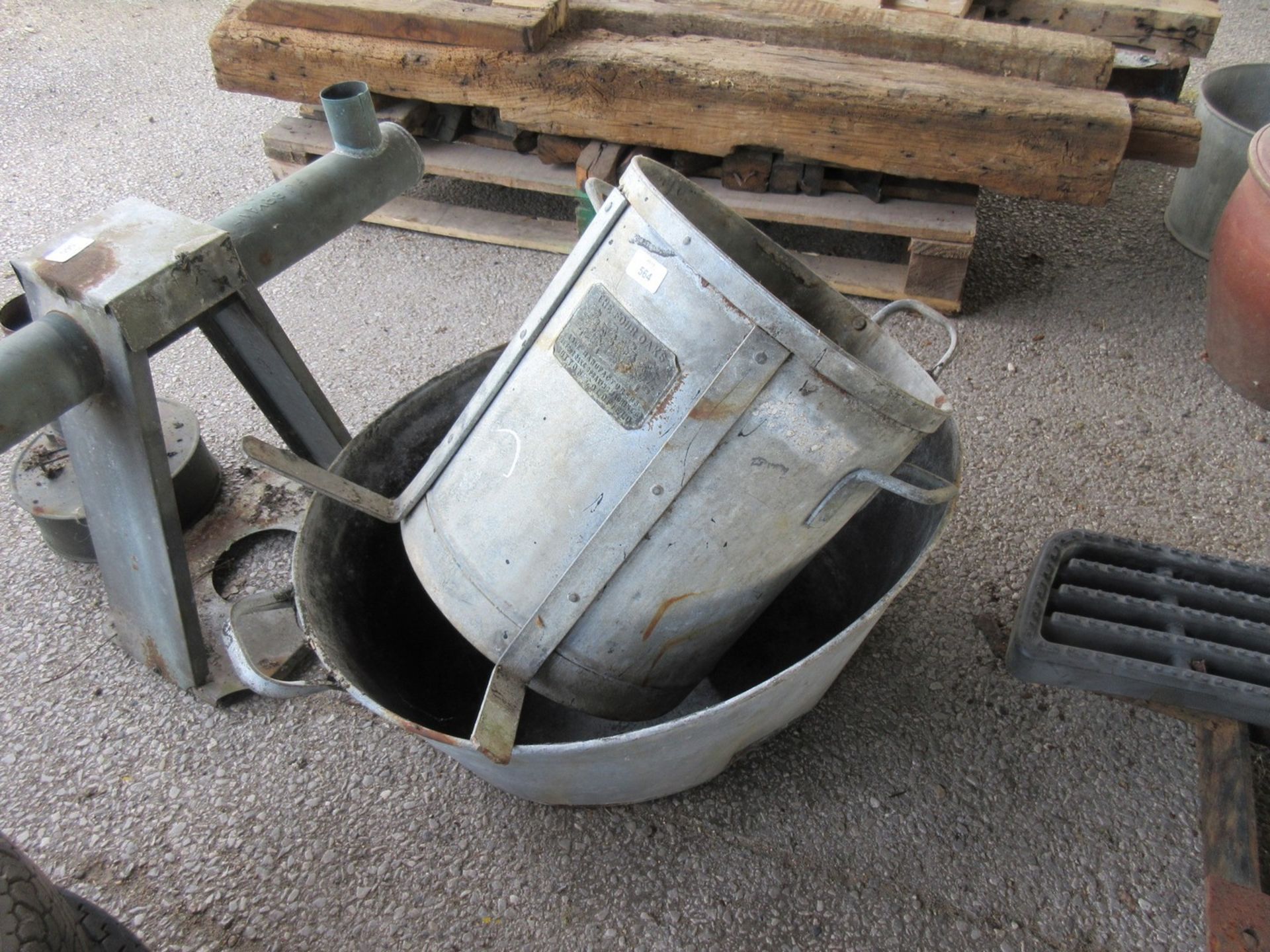 Metal bath tub together with Washtub