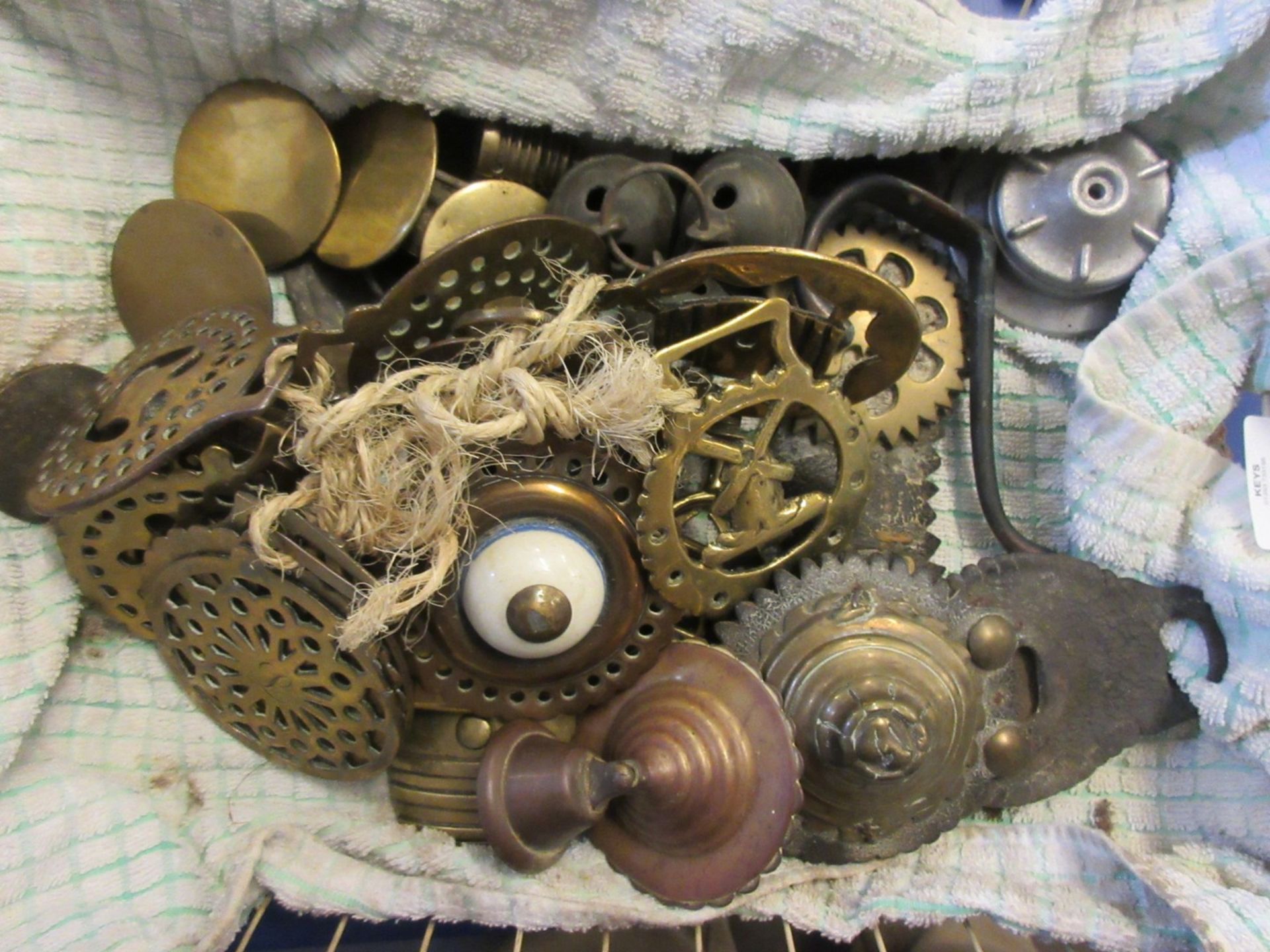 Quantity miscellaneous horse brasses and harness trimmings etc