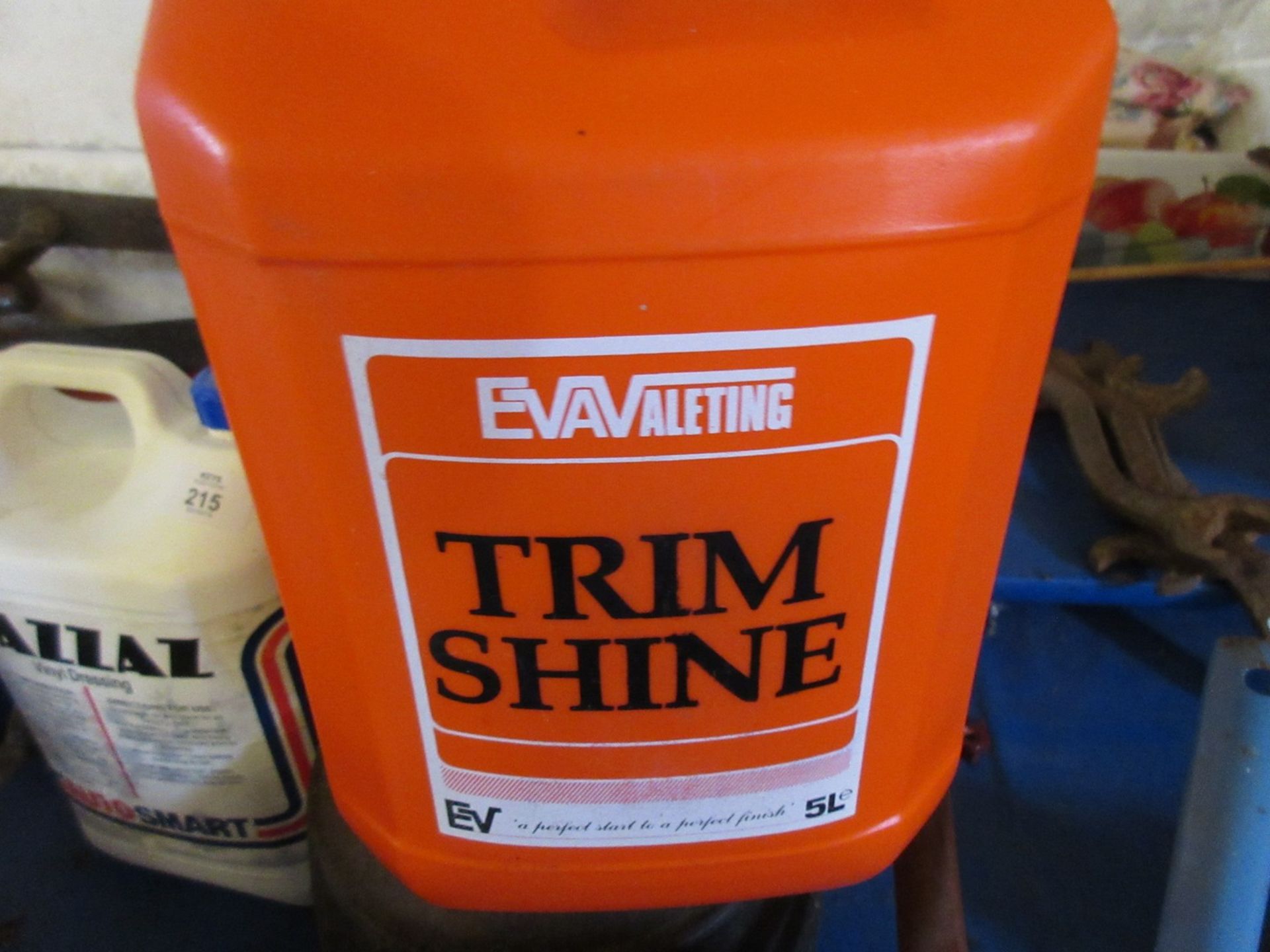 5 L bottle of trim shine