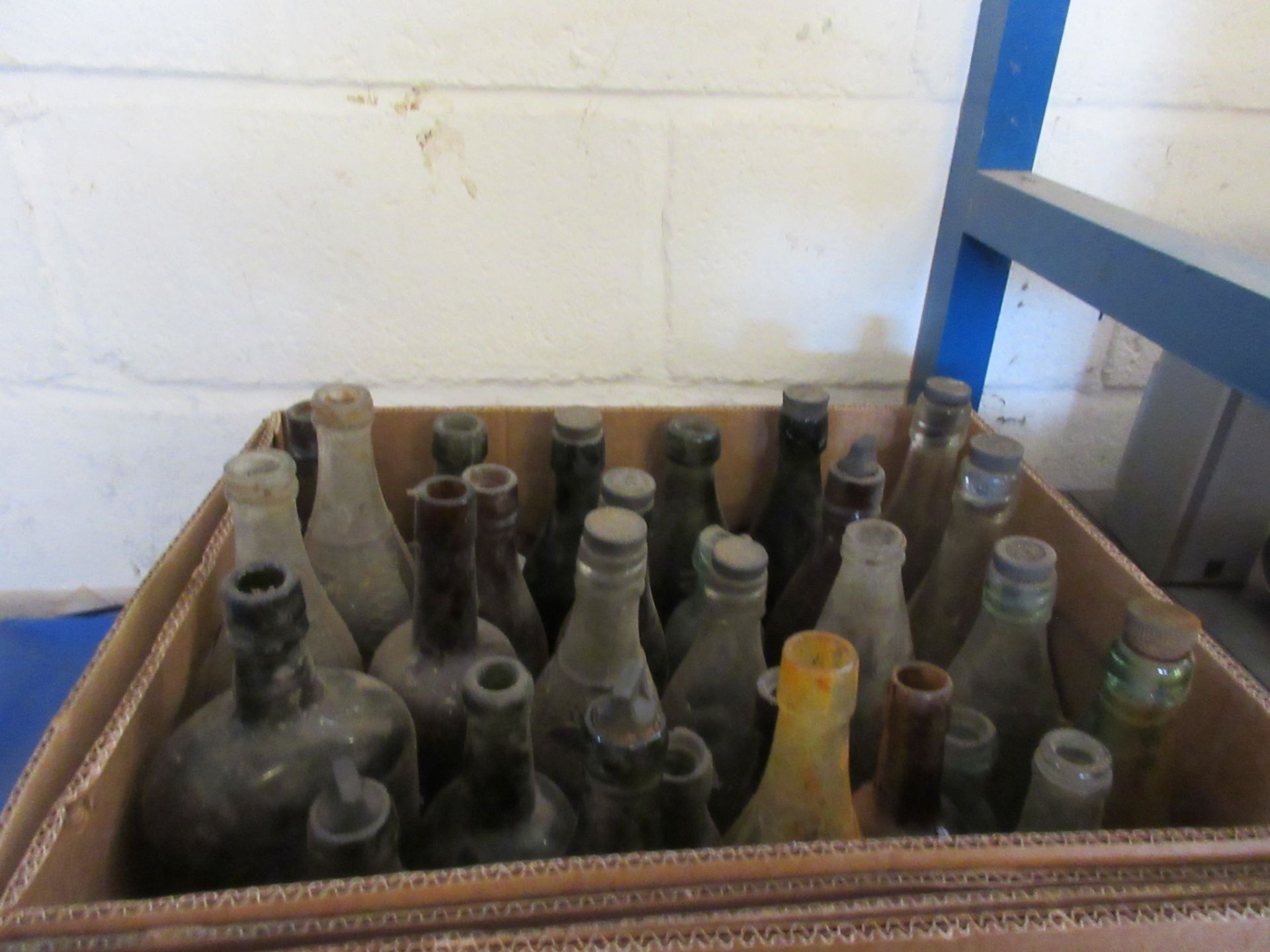 Box: qty various vintage Bottles