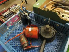 Box: three various oil cans together with a small Primus Stove