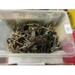 Box large quantity various vintage keys