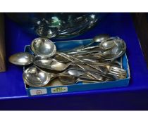 SMALL BOX CONTAINING MIXED SILVER PLATED SPOONS, TEA SPOONS ETC