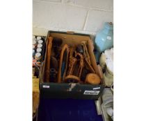 BOX CONTAINING MIXED TREEN ARTIST S MANNEQUIN, GIRAFFE ORNAMENTS, BARLEY TWISTED CANDLESTICKS ETC