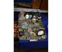 TRAY CONTAINING MIXED MODERN PAPERWEIGHTS ETC