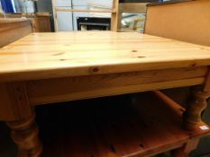 STAINED SQUARE PINE COFFEE TABLE ON TURNED LEGS