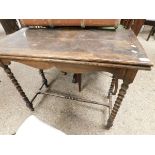 MID-20TH CENTURY OAK FRAMED FOLD-OVER CARD TABLE WITH GREEN BAIZE INTERIOR ON BOBBIN TURNED SUPPORTS