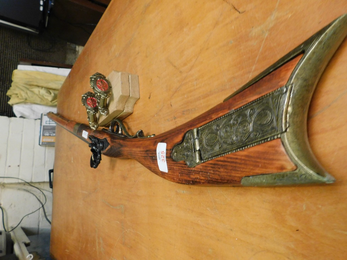 VINTAGE STYLE FLINTLOCK RIFLE