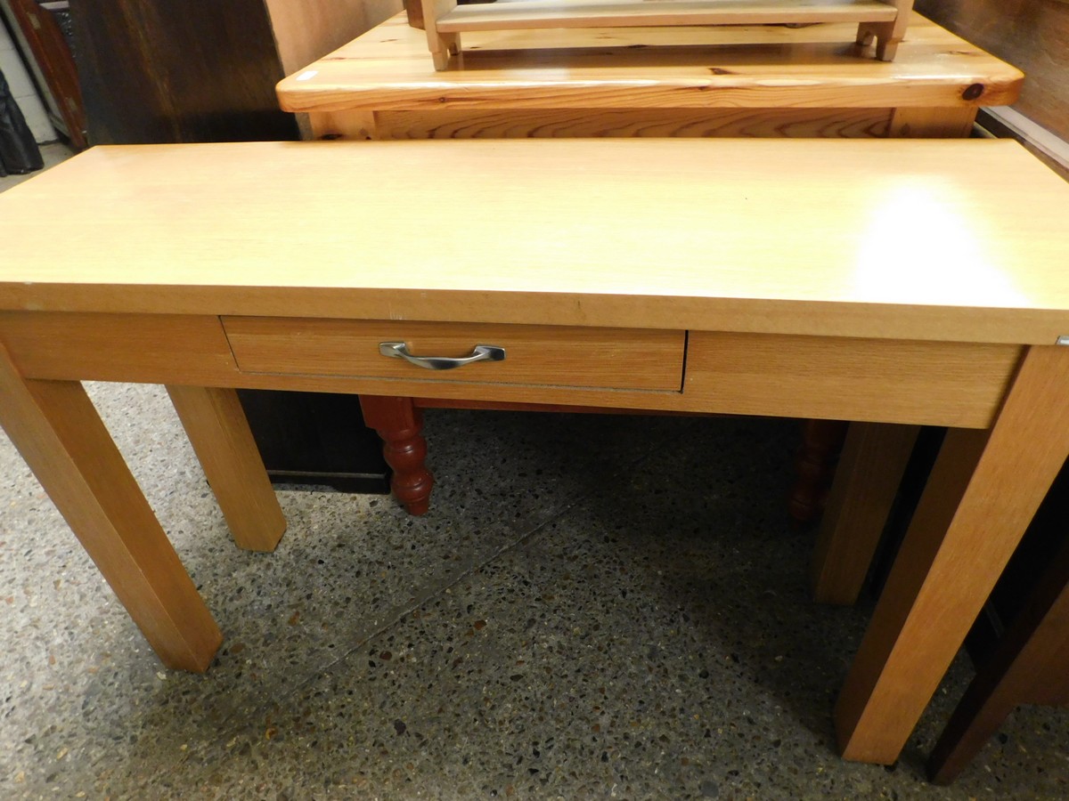 GOOD QUALITY MODERN OAK SIDE TABLE WITH SINGLE DRAWER ON SQUARE LEGS