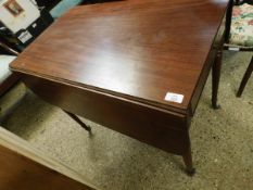 GEORGIAN MAHOGANY PEMBROKE TABLE WITH SINGLE DRAWER TO END ON TURNED LEGS RAISED ON BRASS CASTERS