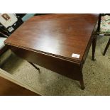 GEORGIAN MAHOGANY PEMBROKE TABLE WITH SINGLE DRAWER TO END ON TURNED LEGS RAISED ON BRASS CASTERS