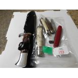 **MIXED LOT: COMPRISING MODERN FOLDING POCKET KNIVES INCLUDING RICHARDS - SHEFFIELD, VICTORINOX,