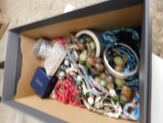 BOX CONTAINING MIXED COSTUME JEWELLERY