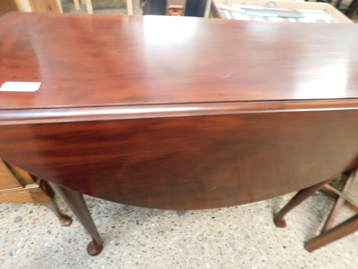 MAHOGANY FRAMED DROP LEAF CIRCULAR TABLE ON PAD FEET