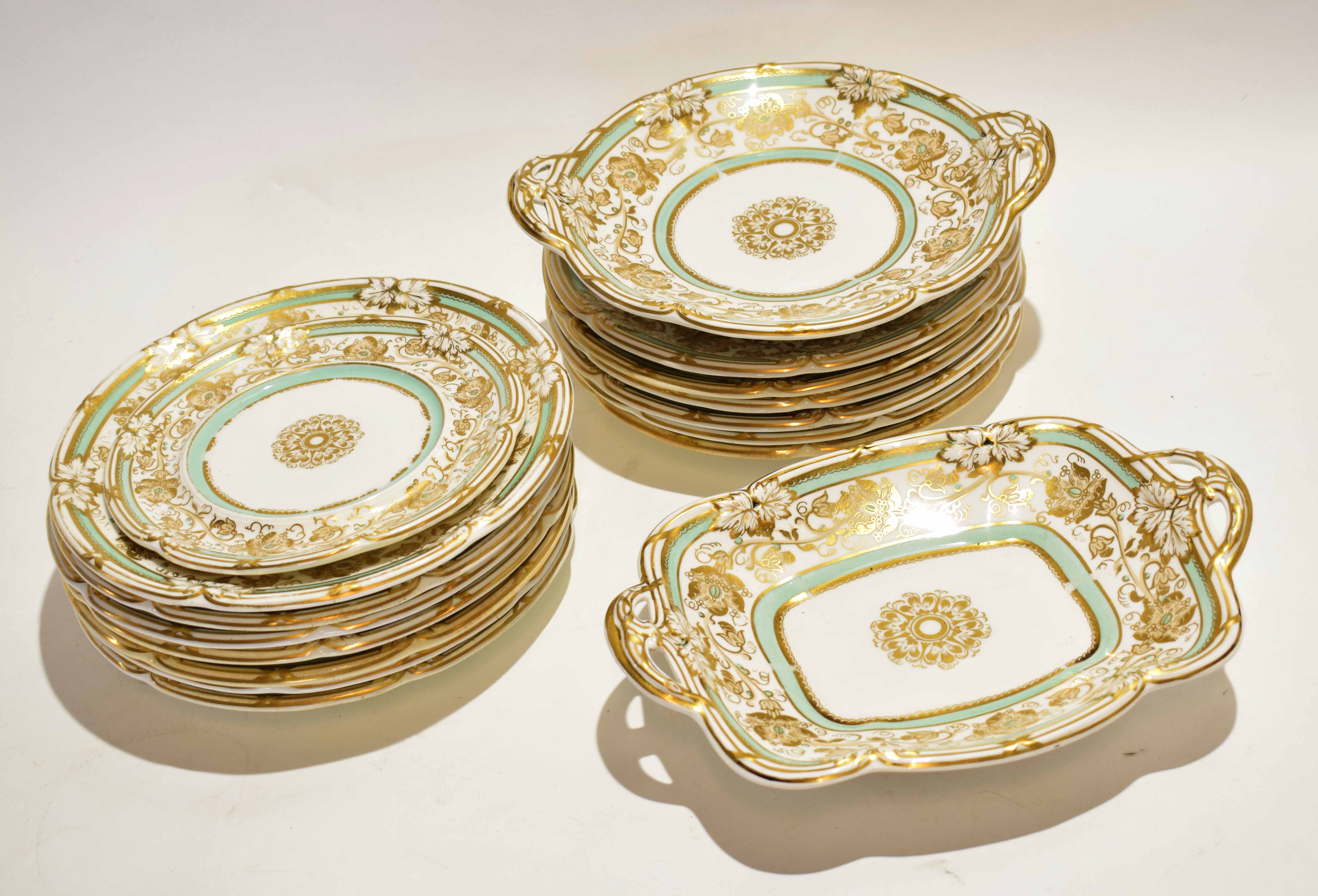 Group of Davenport mid-19th century porcelain part dinner service comprising thirteen dinner plates,