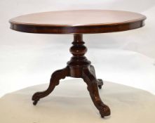 Victorian mahogany circular pedestal dining table on a tripod base, 103cm diam
