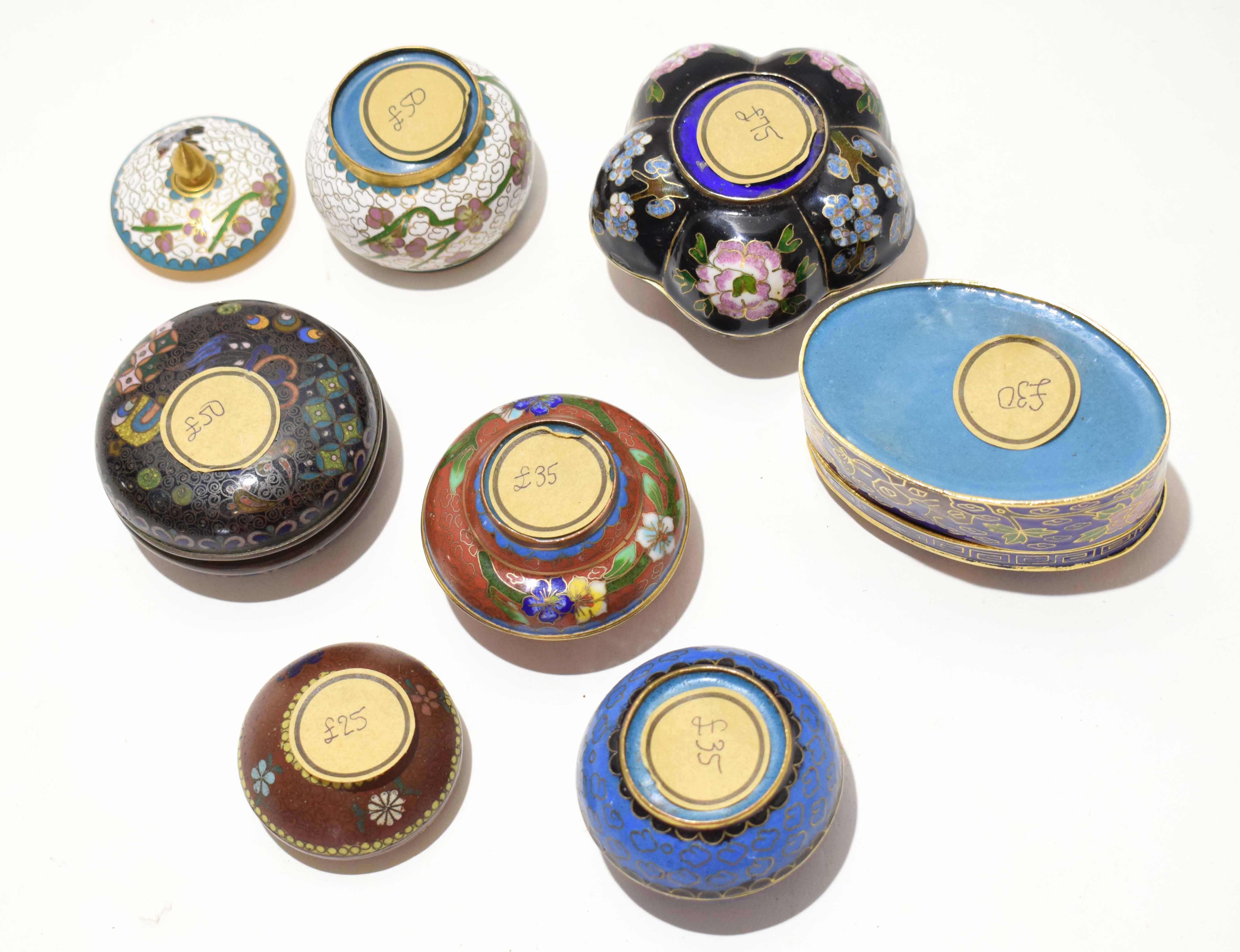 Group of cloisonne decorated boxes of various shapes and forms, all with typical enamel - Image 2 of 2