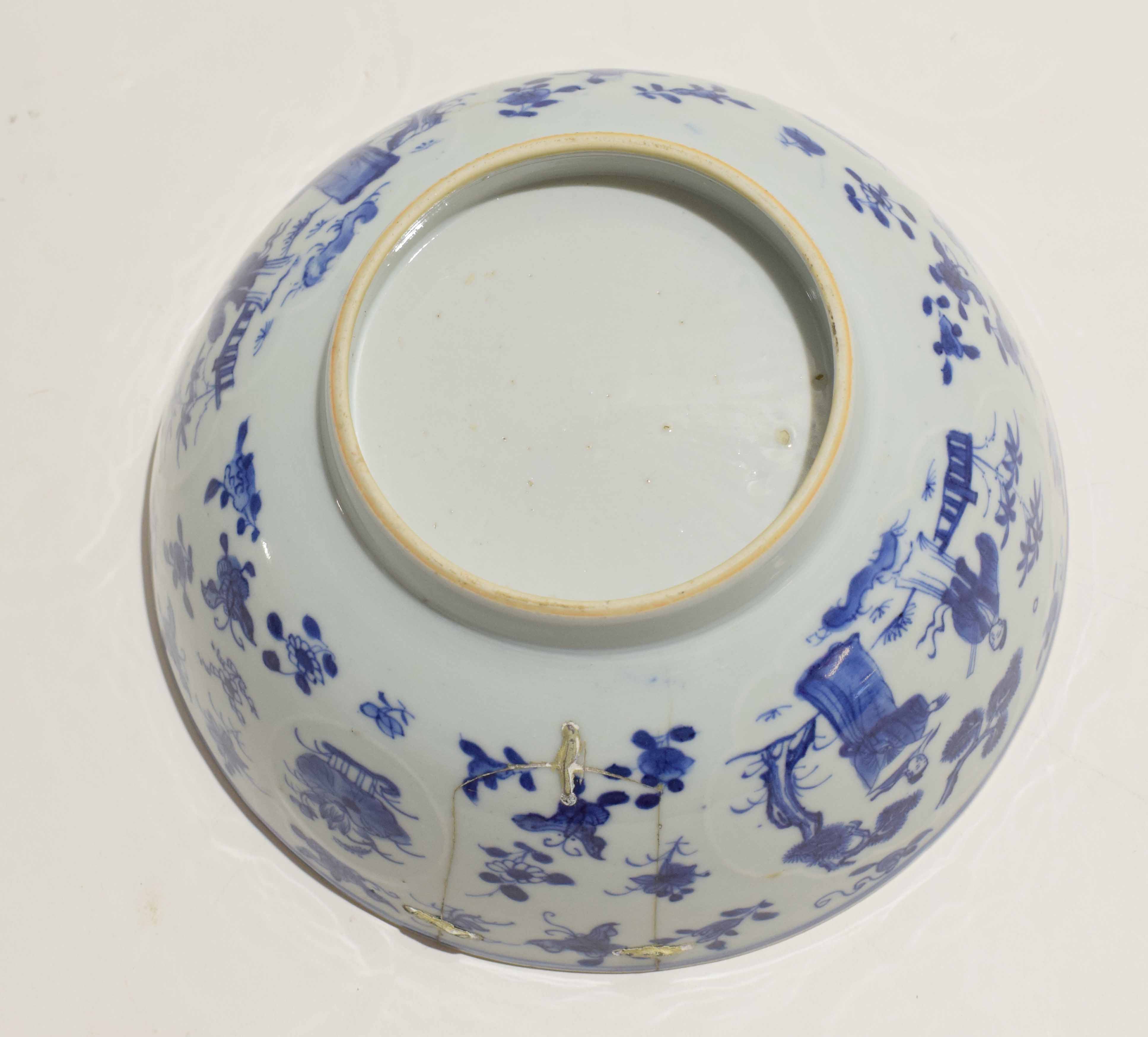 18th century Chinese porcelain bowl with blue and white design and flower spray to the interior, ( - Image 4 of 4