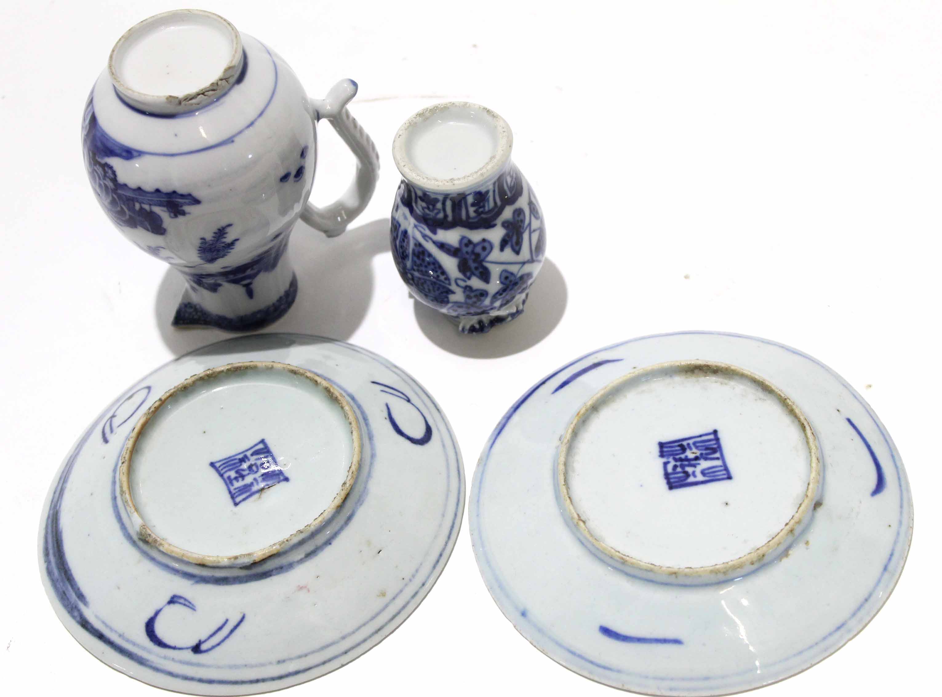 Group of Chinese porcelains comprising two small dishes, a small vase and a Chinese 18th century - Image 2 of 2