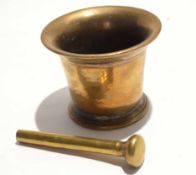 Late 17th/early 18th century bronze pestle and mortar 12cm diam x 10cm high