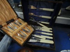CASED SET OF SIX CAKE KNIVES, FURTHER FISH SERVERS AND A SMALL CASE CONTAINING MIXED CROWNS ETC