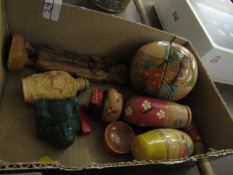BOX CONTAINING A RESIN BUDDHA, FURTHER SCENT BOTTLE, MIXED TREEN WARES ETC