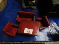 VINTAGE GROUP OF DOLLS HOUSE FURNITURE VIZ RED LEATHER COVERED THREE PIECE CLUB SUITE AND STAINED