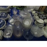 MIXED LOT OF PRESSED GLASS WARES, DISHES, CAKE STANDS, BOWLS ETC