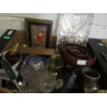 BOX CONTAINING MIXED GLASS WARES, PUTTI ORNAMENTS, PICTURES ETC