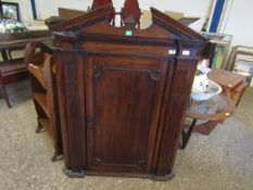 LATE 18TH/EARLY 19TH CENTURY OAK CORNER MOUNTED CUPBOARD WITH SINGLE PANELLED DOOR WITH REEDED