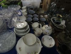 MIXED LOT OF COLLINGWOOD TEA WARES, FURTHER STONEWARE CUPS, SAUCERS ETC